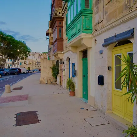 Sea Front With Valletta Views Apartment