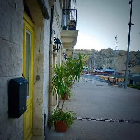 Apartment Sea Front With Valletta Views *