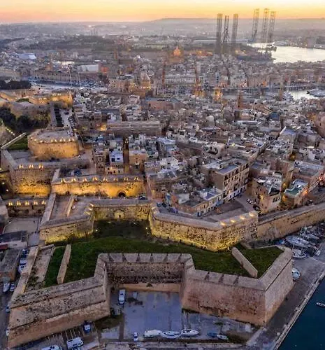 Daire Sea Front With Valletta Views Kalkara