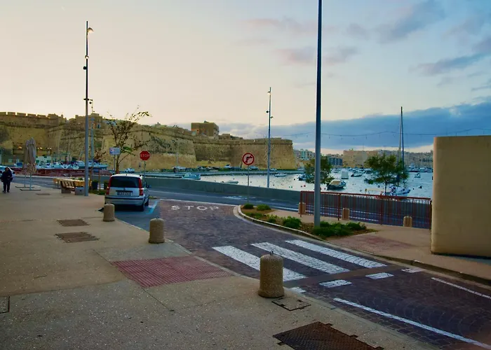 Sea Front With Valletta Views Apartamento